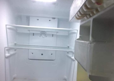Dịch vụ vệ sinh tủ lạnh tại Dĩ An chuyên nghiệp